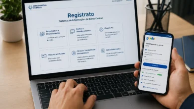 Pessoa acessando o Registrato do Banco Central pelo computador e celular com login Gov.br